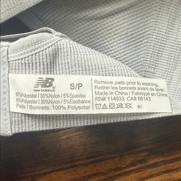 New Balance Light Gray Performance Top - Picture 2 of 3